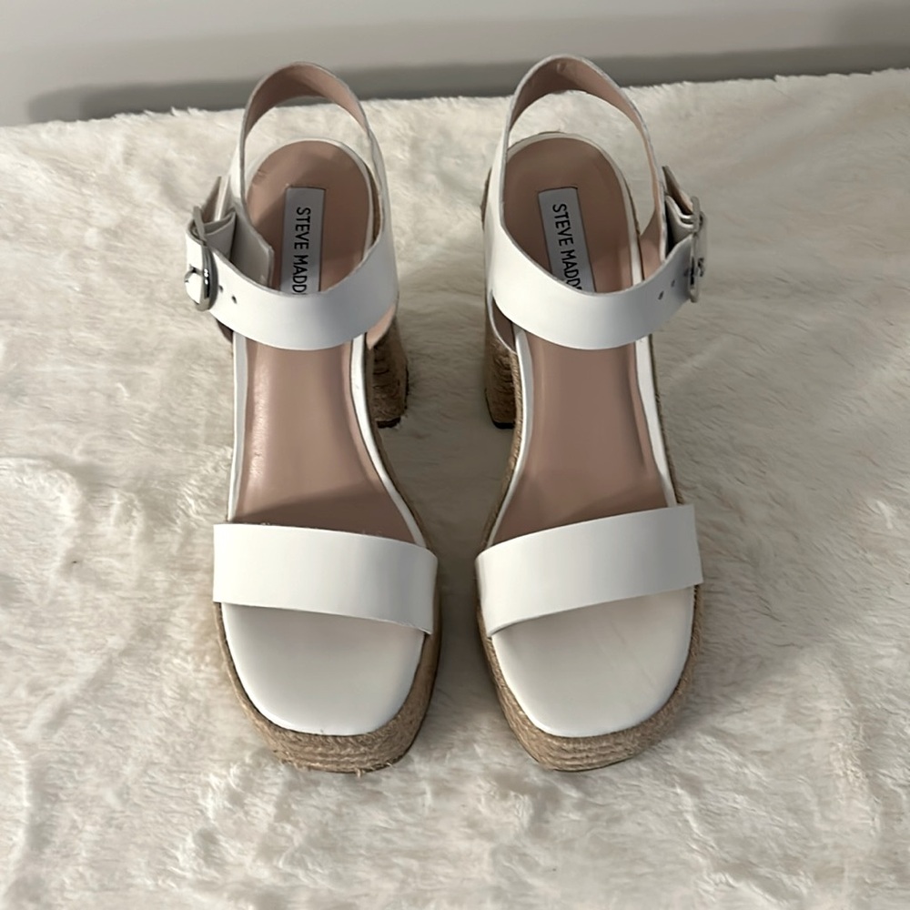 Steve Madden Janice white leather platforms size 8. New in box. 4.5” heel.